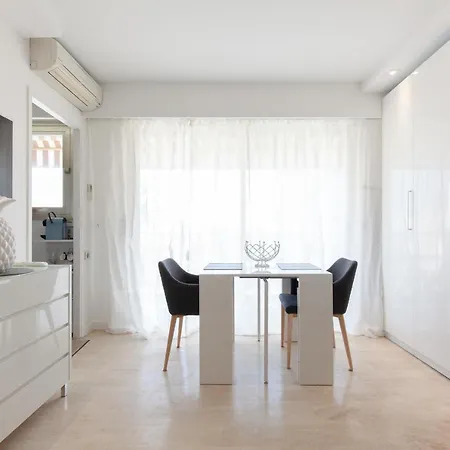 2 Min From The Beaches! In The Heart For Palm Beach Lägenhet