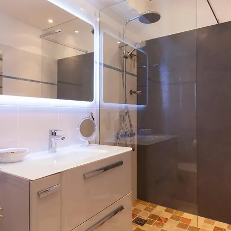 2 Min From The Beaches! In The Heart For Palm Beach * Cannes
